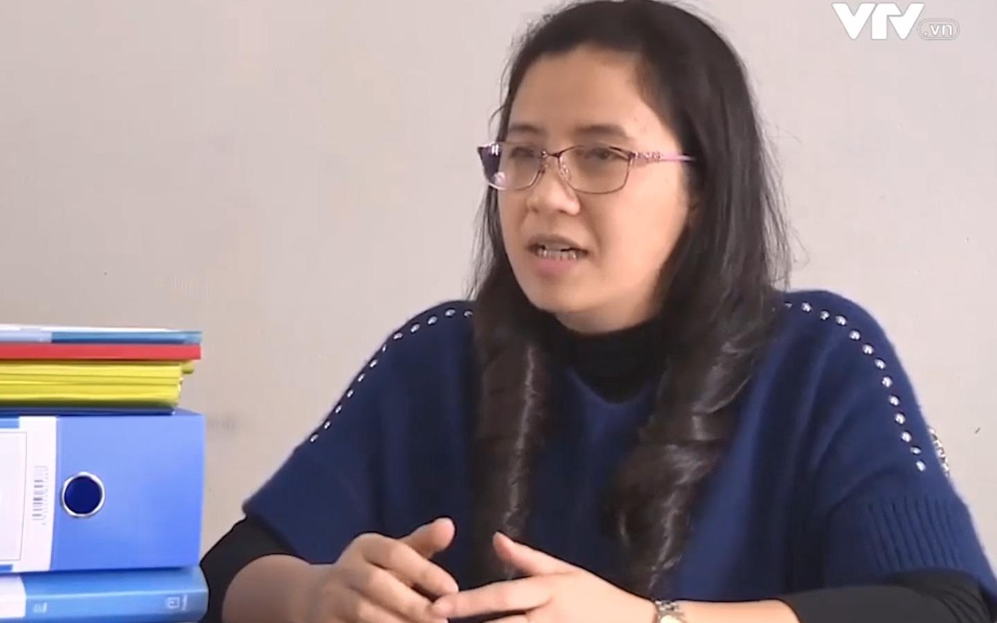 Giao vien ap luc vi qua nhieu so sach chong cheo hinh anh