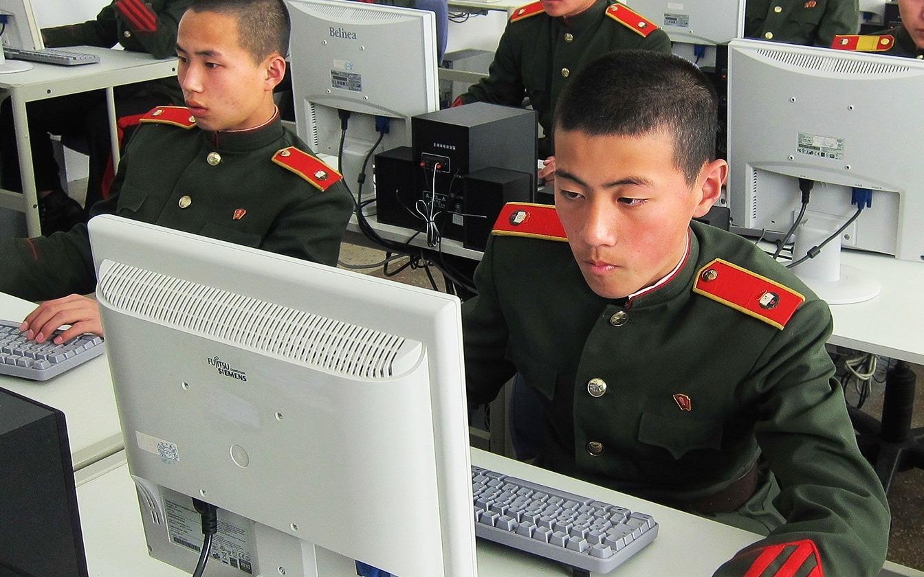 Cuoc song thuong ngay cua hoc sinh truong Cach mang Mangyongdae hinh anh