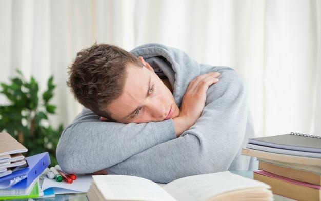 Tai sao sinh vien phai chi 500 USD mua giao trinh dai hoc moi moi nam? hinh anh