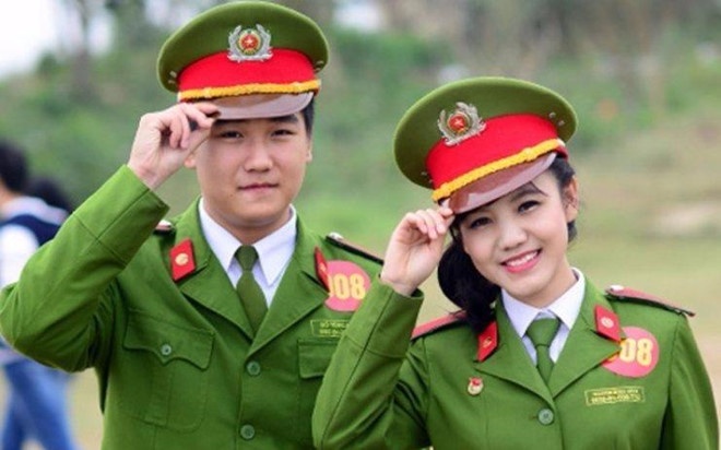 Cuoc dua 'khoc liet' vao khoi truong cong an hinh anh