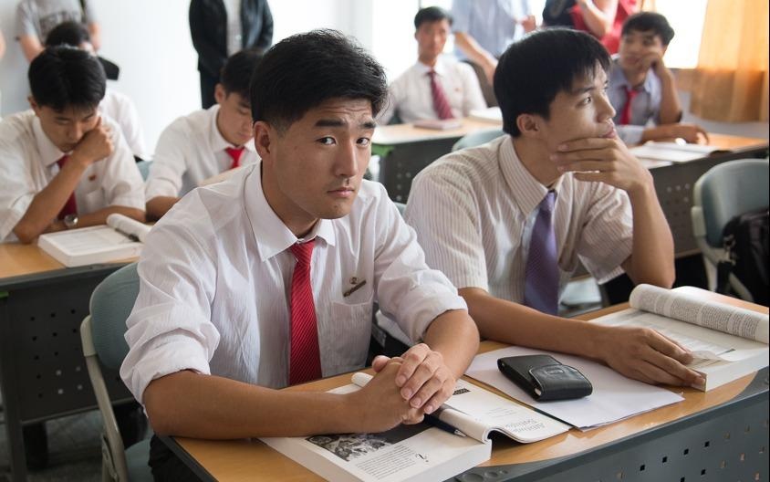 Cuoc song tai dai hoc tu thuc duy nhat o Trieu Tien hinh anh