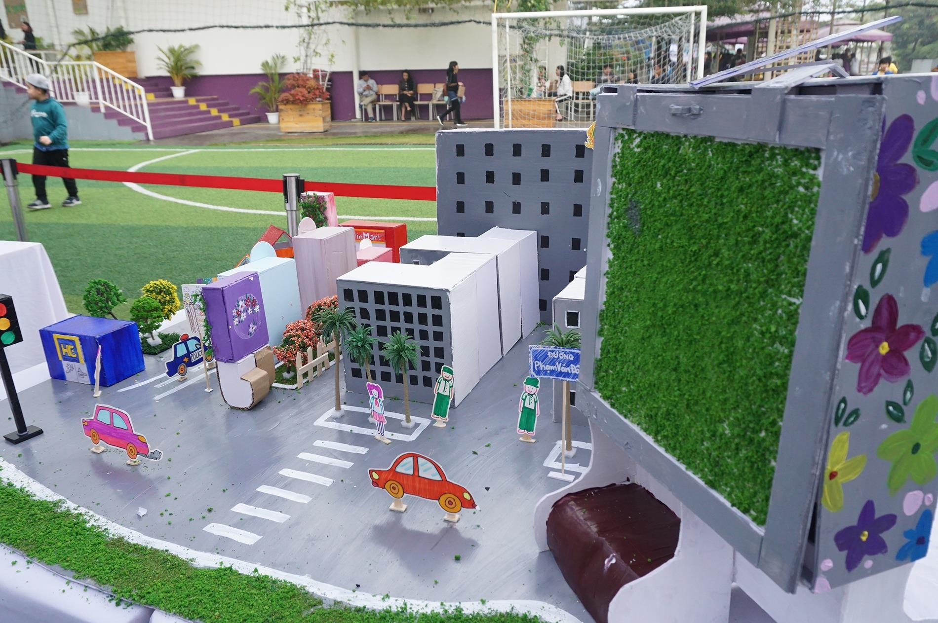 hoc sinh lam khoa hoc anh 1