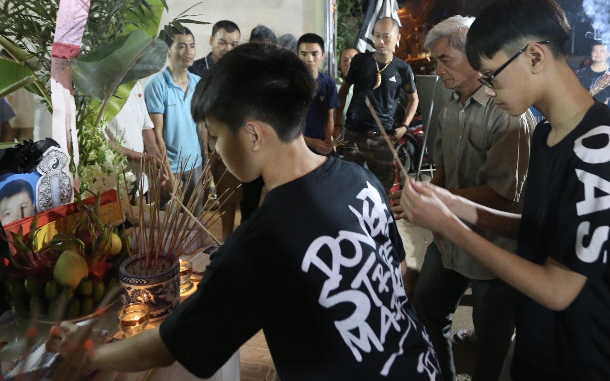 So GD&DT Hoa Binh chi dao on dinh tam ly sau vu 8 hoc sinh chet duoi hinh anh