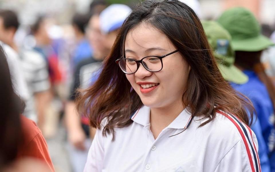 Dap an va de thi thu THPT quoc gia mon Toan cua Ha Noi hinh anh