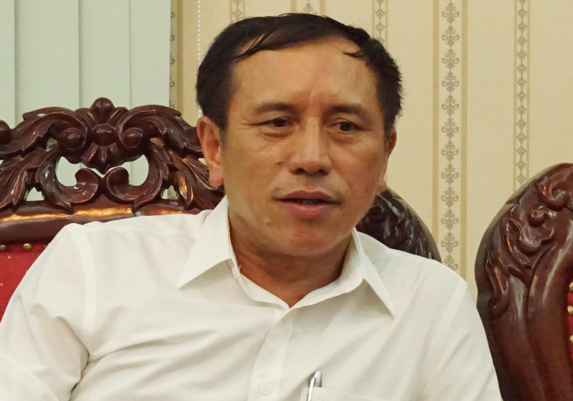 Dinh chi hieu truong va giao vien chu nhiem vu nu sinh bi danh hinh anh