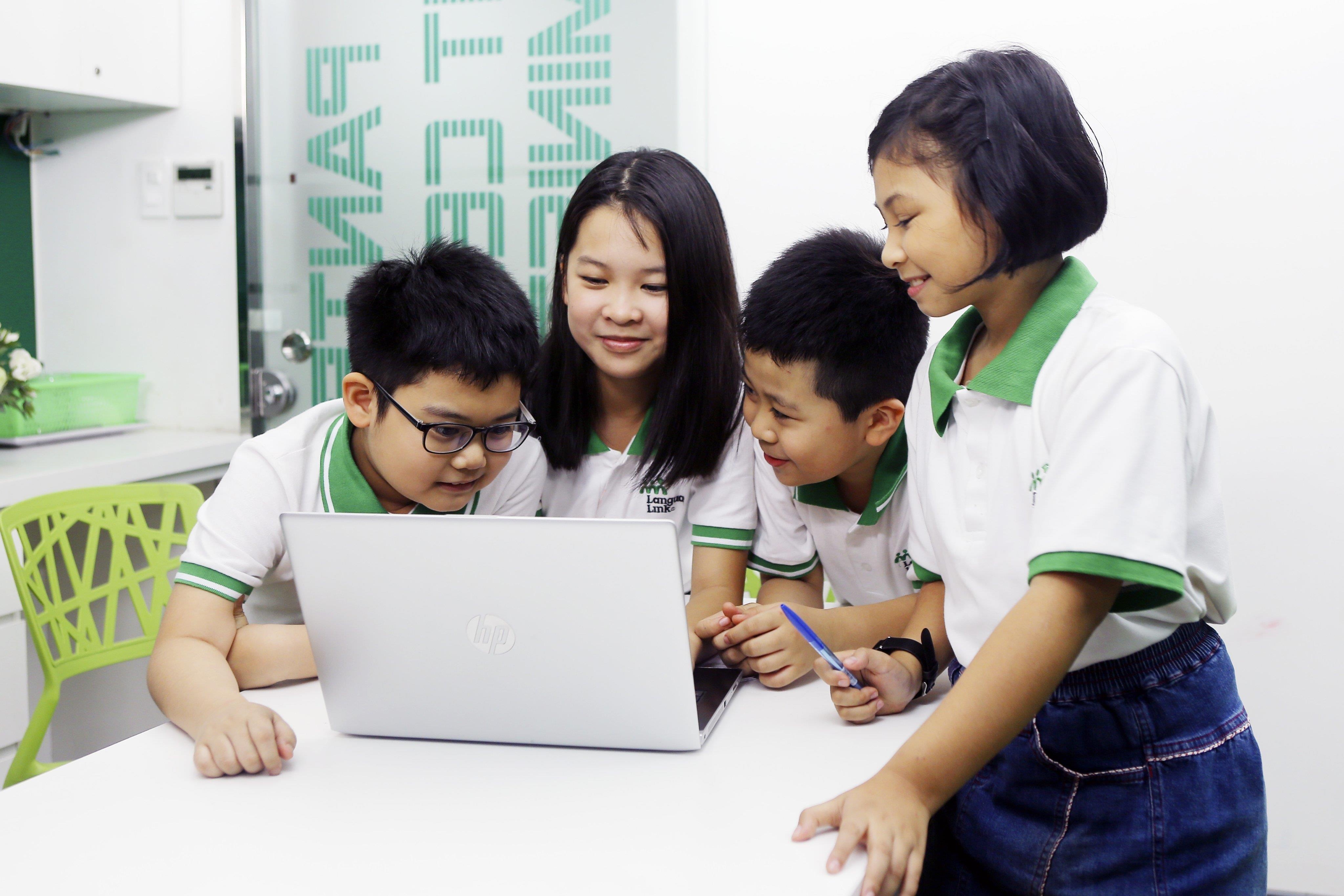 Hoc cach thuyet trinh tac pham van hoc bang tieng Anh chuan quoc te hinh anh