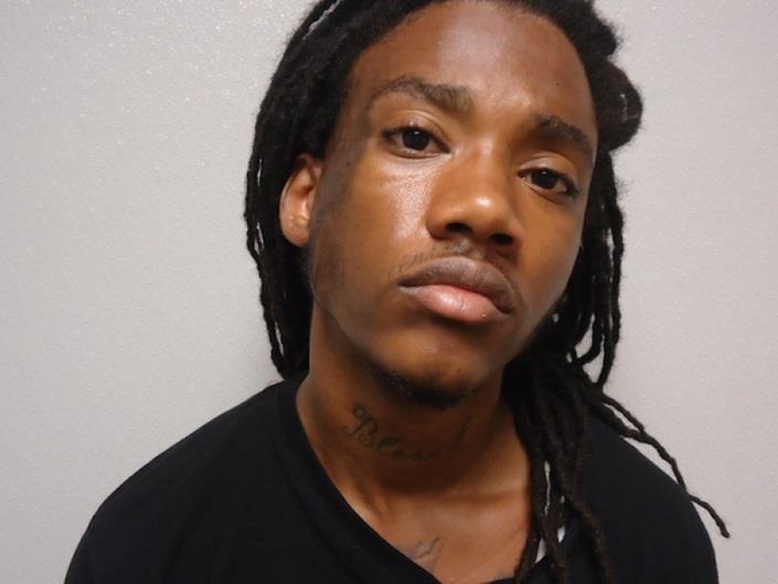 cuong hon tre em trong thang may anh 2