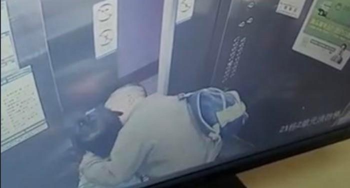 cuong hon tre em trong thang may anh 1