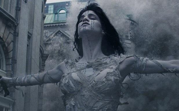 Giup 4 nguoi thoat khoi xac uop bang cay cau cu ky hinh anh