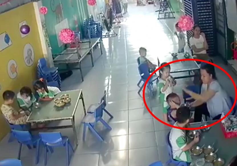 Bao mau danh lien tiep be trai o Long An hinh anh