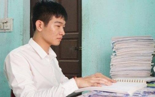 Cau hoc tro khiem thi o Ha Tinh gianh hoc bong 2,2 ty dong hinh anh