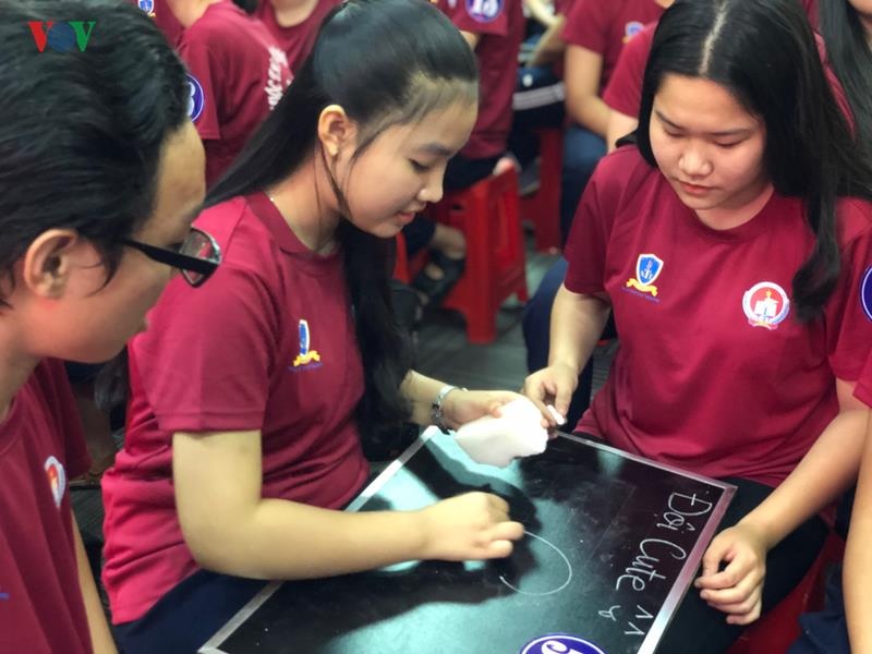 cấm học sinh dùng mạng xã hội ảnh 1 cam hoc sinh dung mang xa hoi anh 1