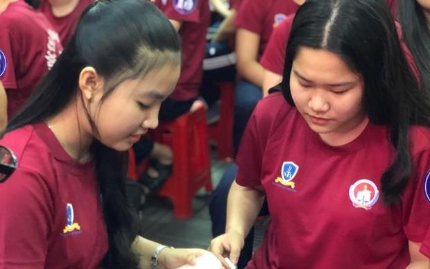 Thong tu 06 cua Bo GD&DT: Hieu the nao la lam 'anh huong xau'? hinh anh