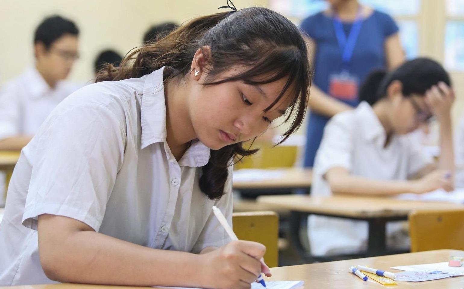 Bai giai va de thi Toan vao lop 10 truong THPT chuyen Su pham hinh anh