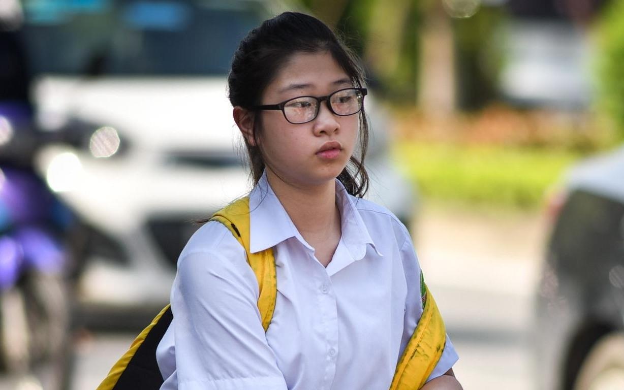 De thi chuyen Van vao lop 10 truong Su pham co tinh phan loai cao hinh anh