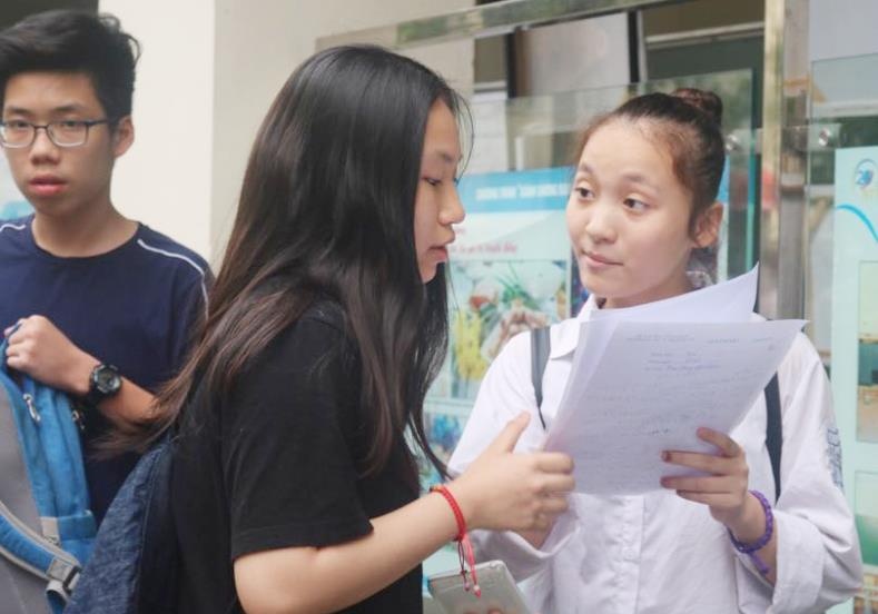 De thi Ngu van vao lop 10 THPT chuyen Su pham hinh anh