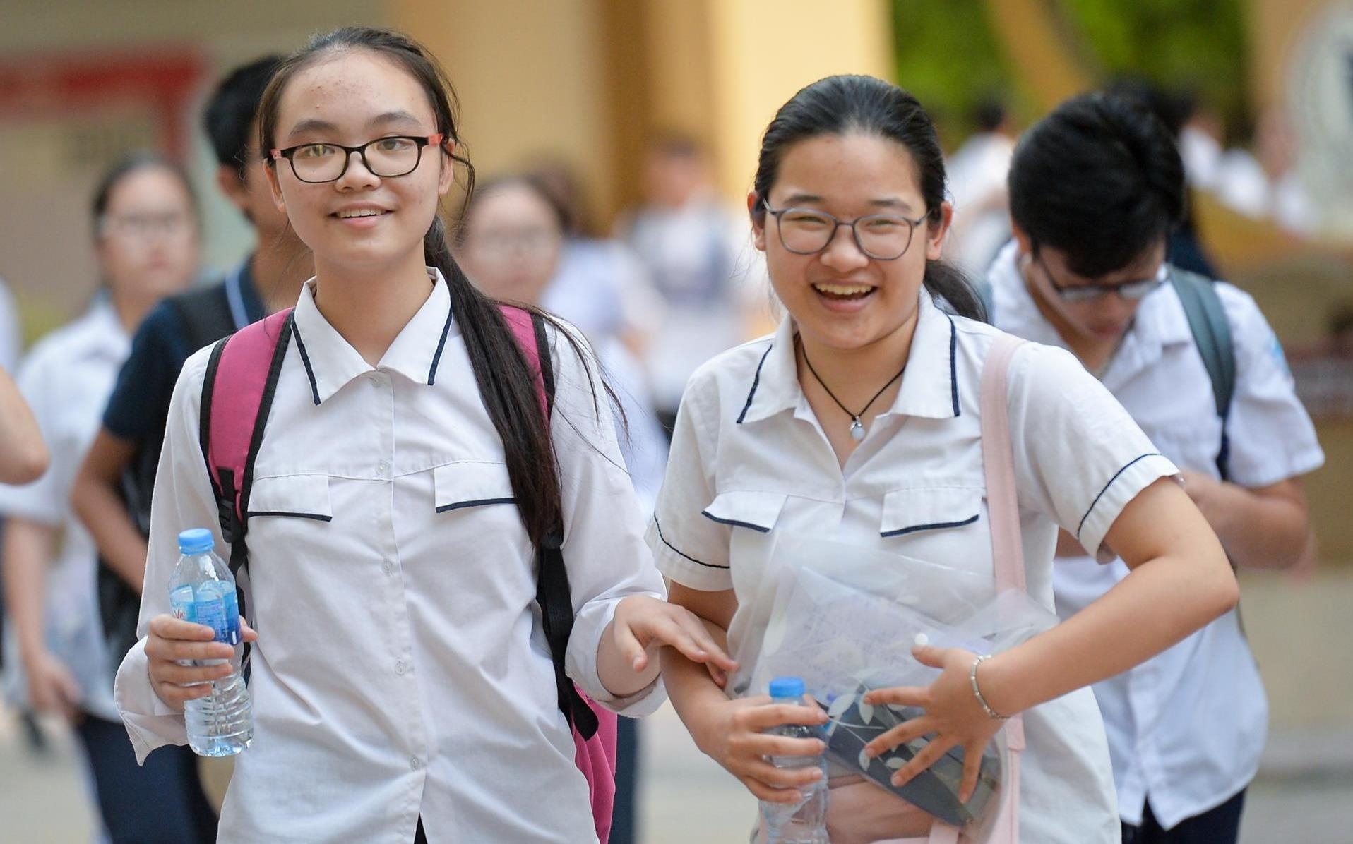 Diem chuan vao lop 10 cua truong chuyen Khoa hoc Tu nhien hinh anh