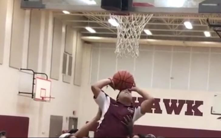 Khoanh khac xuc dong khi nam sinh 14 tuoi nem bong vao ro hinh anh