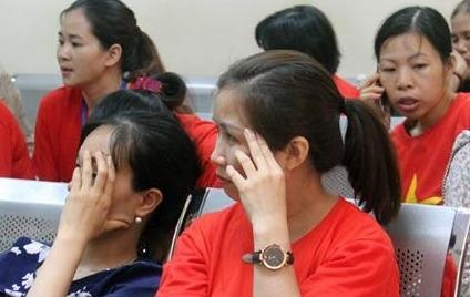 Hang tram giao vien hop dong toi phong tiep dan cua Ha Noi keu cuu hinh anh