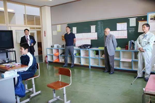 Ngôi trường chỉ có một học sinh ảnh 1 Ngoi truong chi co mot hoc sinh anh 1