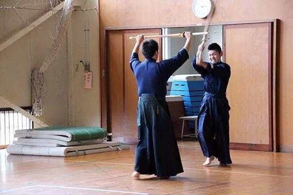 Ngôi trường chỉ có một học sinh ảnh 3 Ngoi truong chi co mot hoc sinh anh 3