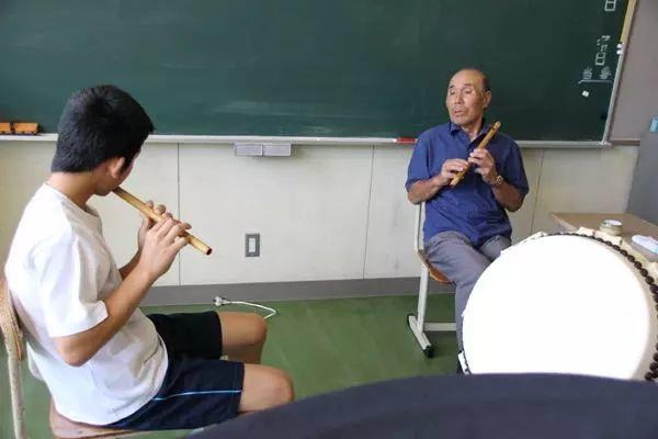 Ngôi trường chỉ có một học sinh ảnh 5 Ngoi truong chi co mot hoc sinh anh 5