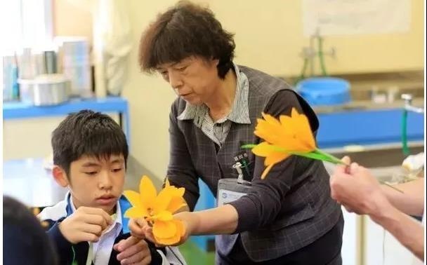 Truong chi co mot hoc sinh, ngay em tot nghiep, truong cung dong cua hinh anh