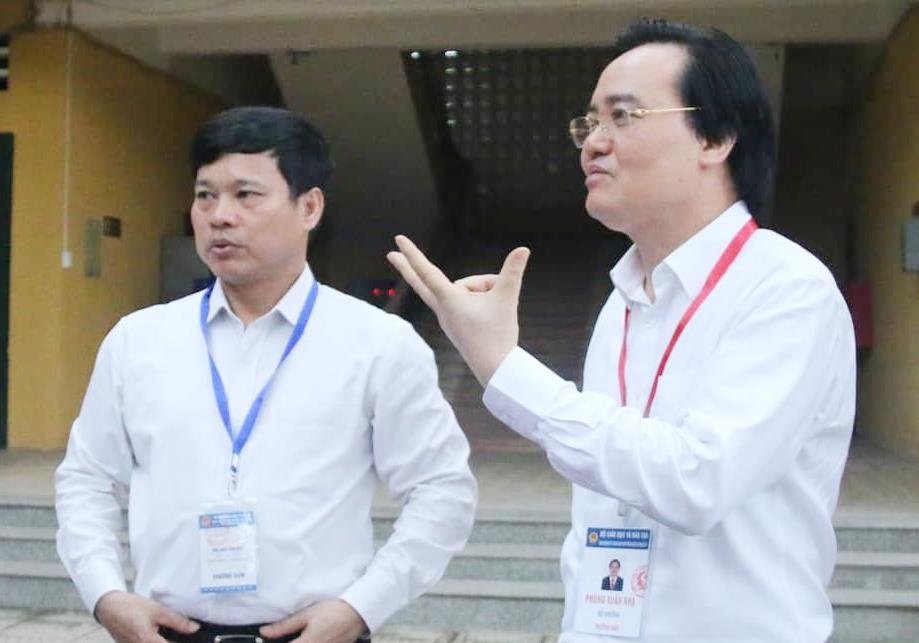 Bo truong GD&DT nhac giam thi luu y thiet bi cong nghe gian lan thi cu hinh anh