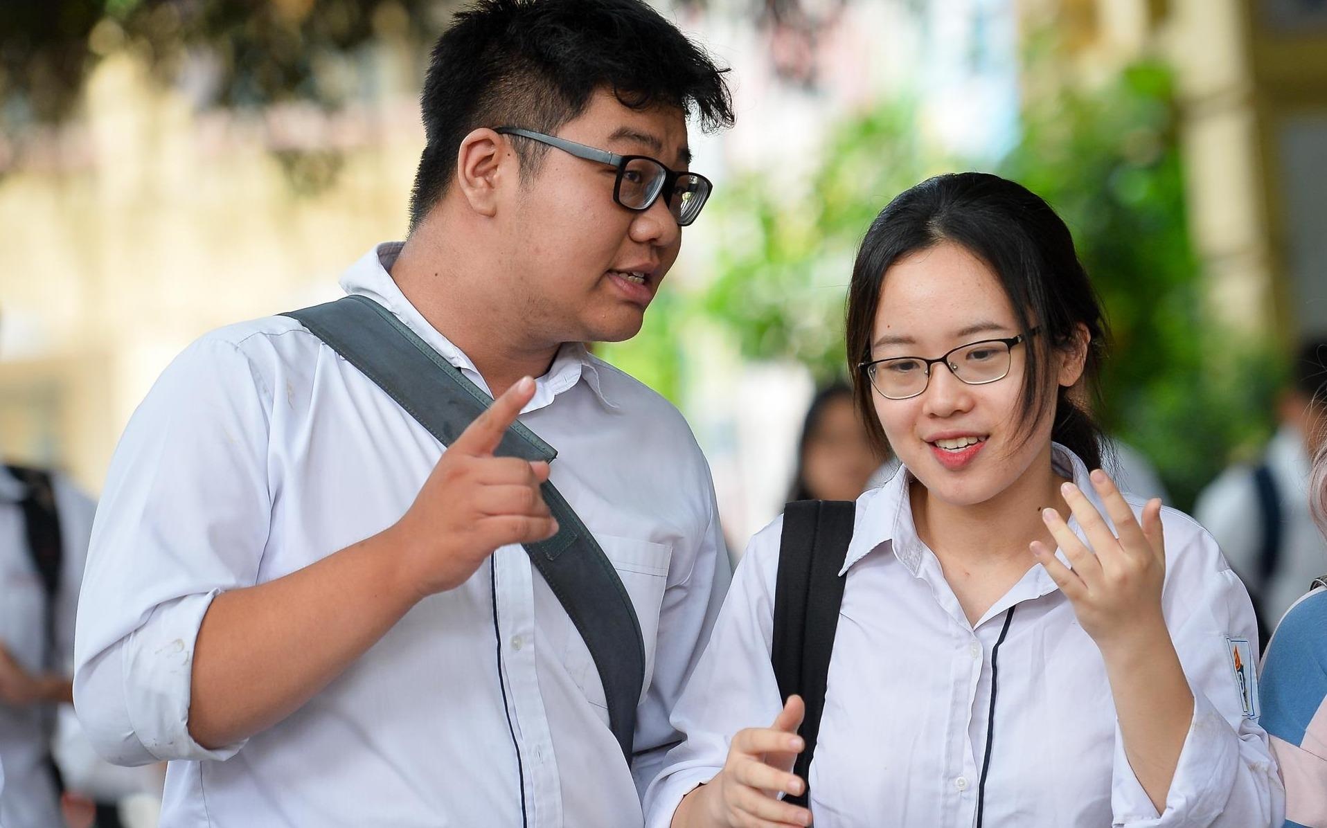 Bai giai de thi mon Toan ma 105 hinh anh