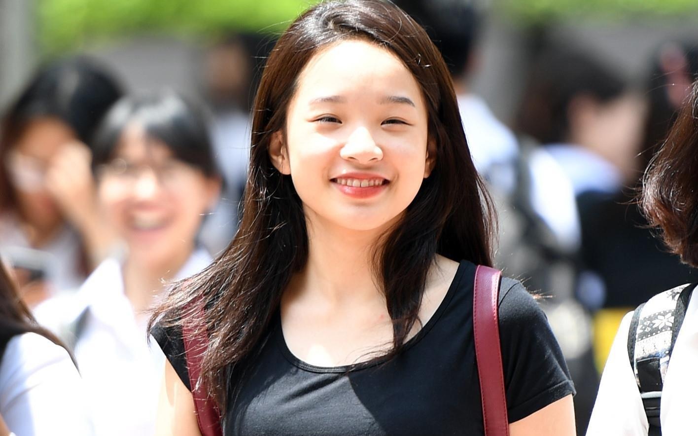 DH Ngoai ngu cong bo muc diem nhan ho so xet tuyen 2019 hinh anh