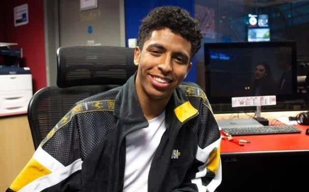 Nam sinh nhan bang xuat sac nho bien bai luan 10.000 tu thanh rap hinh anh