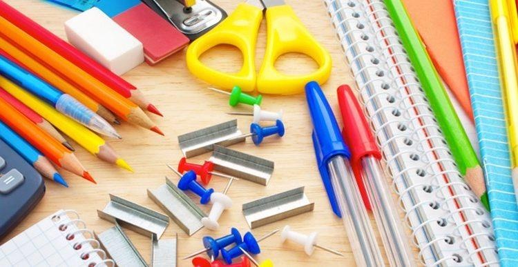 Co giao nhan do dung hoc tap thay qua cuoi hinh anh