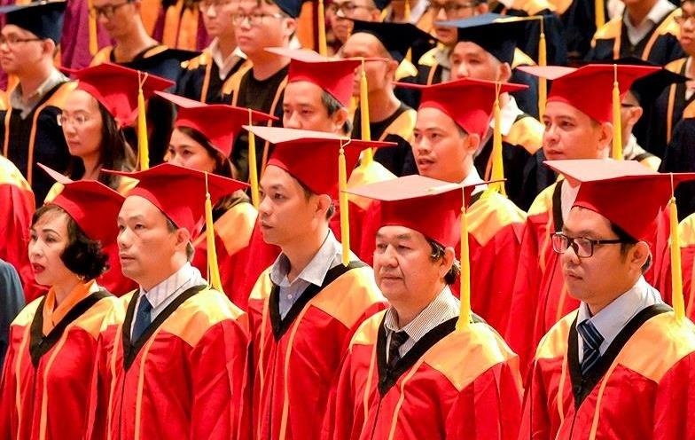 Giao su, tien si duoc huong dan bao nhieu hoc vien moi nam? hinh anh