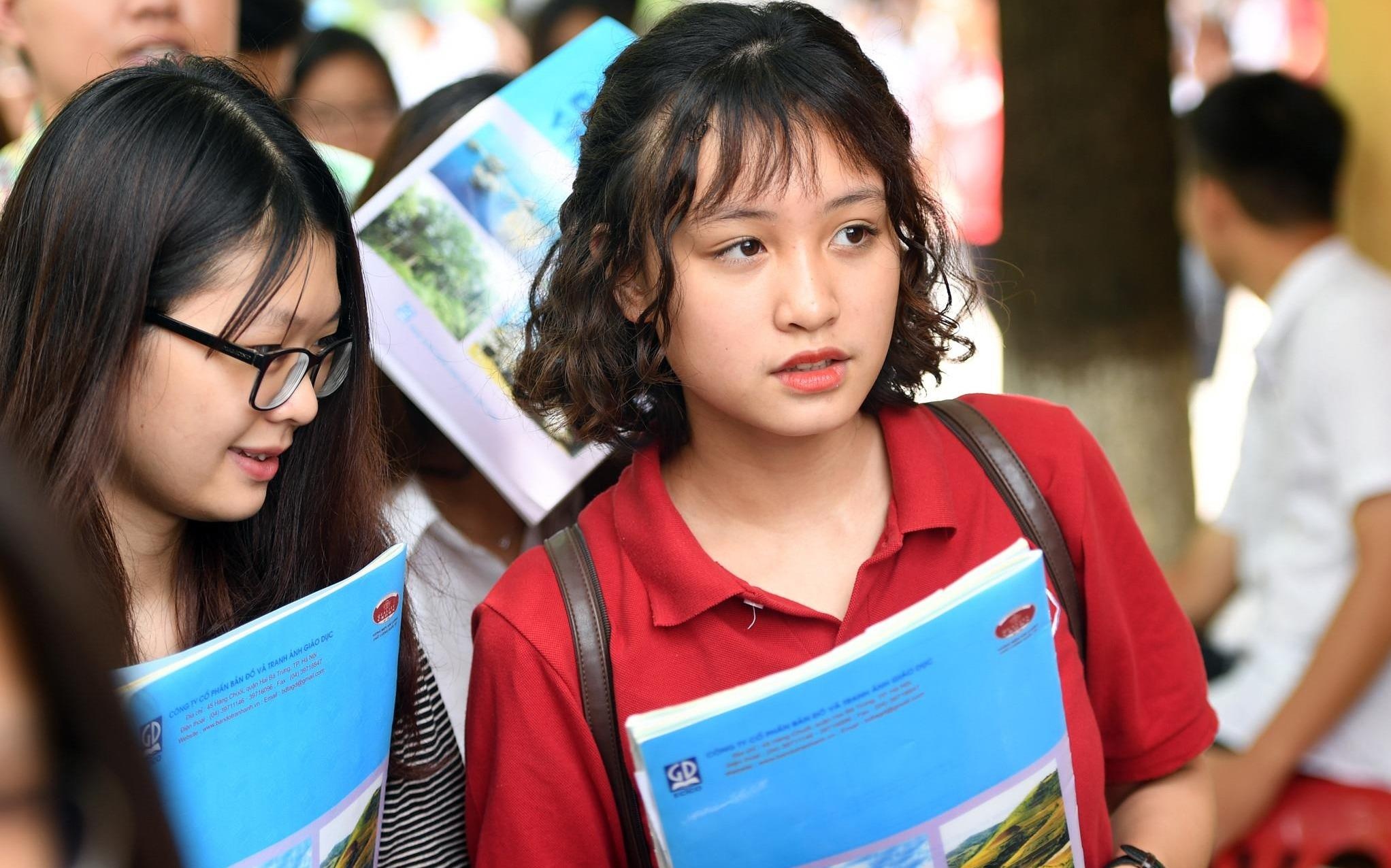 Nhieu nganh cua DH Lao dong - Xa hoi lay diem chuan 14 hinh anh