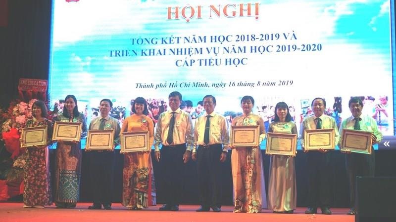 thầy cô giáo vi phạm đạo đức ảnh 1 thay co giao vi pham dao duc anh 1