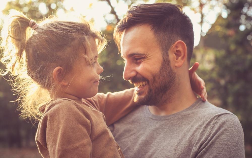 Maya la con gai cua Robert, vay Robert la gi cua bo Maya? hinh anh