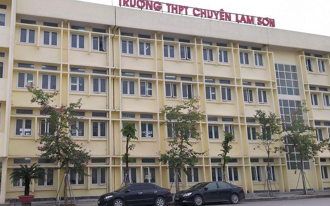 Ly do gi khien hieu truong truong THPT chuyen Lam Son bi ky luat? hinh anh