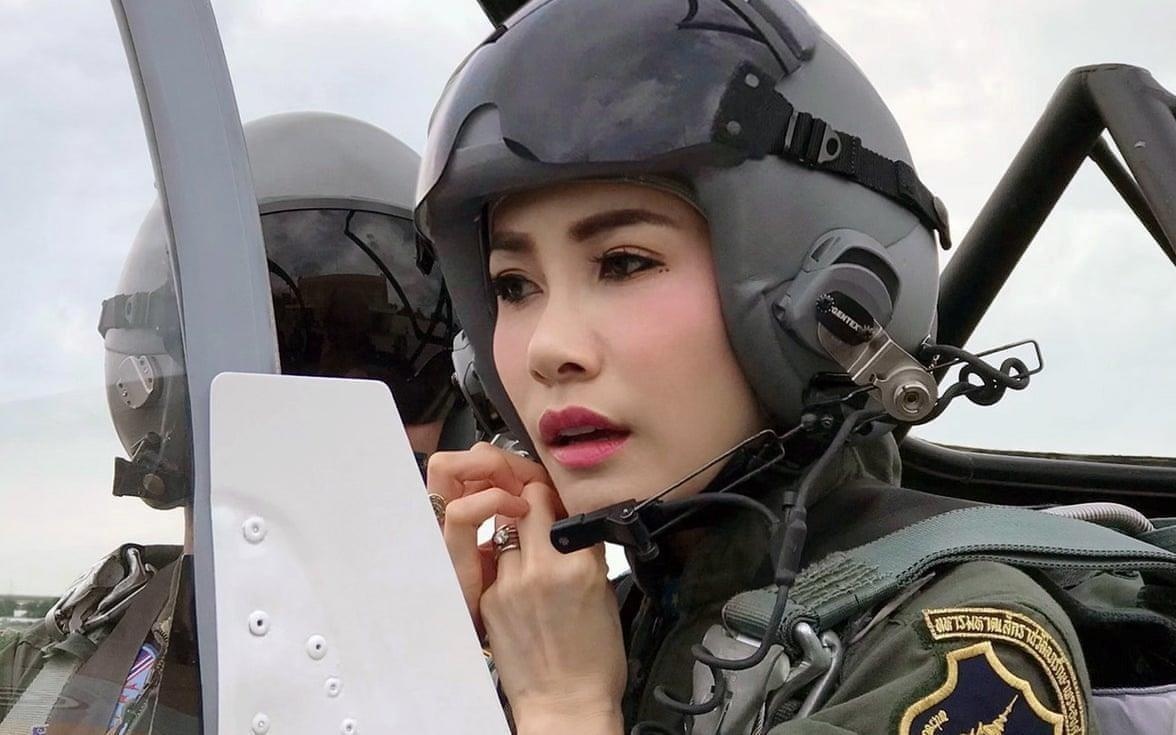 Ben trong truong cao dang hoang quy phi Thai Lan tung hoc hinh anh