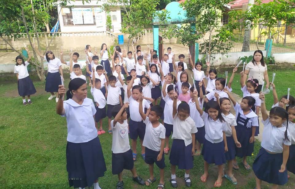 me cung vao lop 1 voi con anh 6