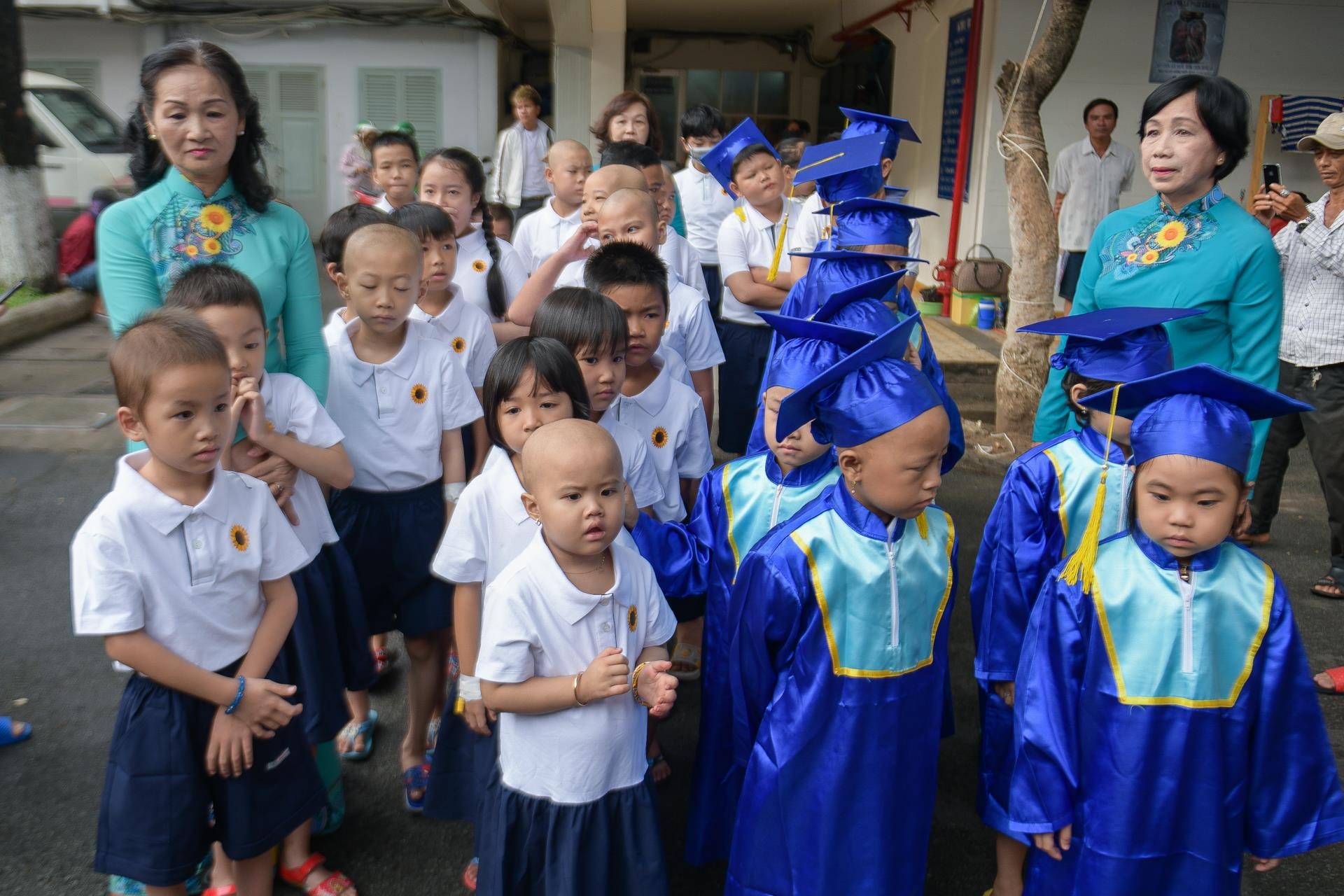 Khai giang cua tre mac ung thu anh 4