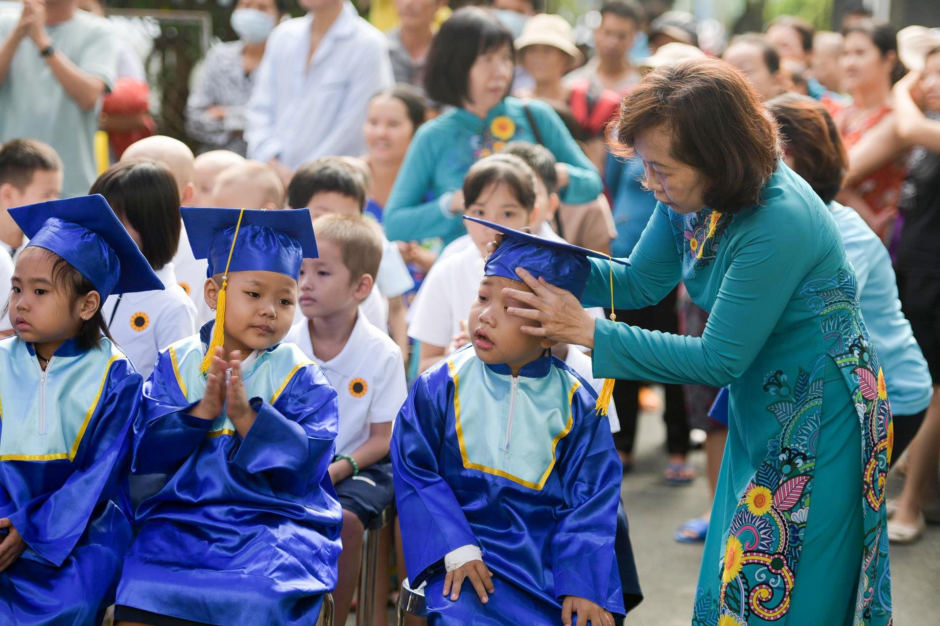 Khai giang cua tre mac ung thu anh 5