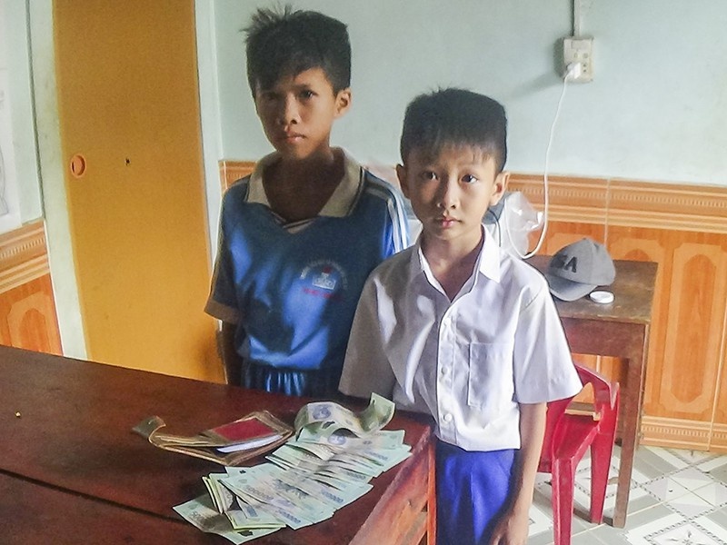 hoc sinh tra lai tien nhat duoc anh 1