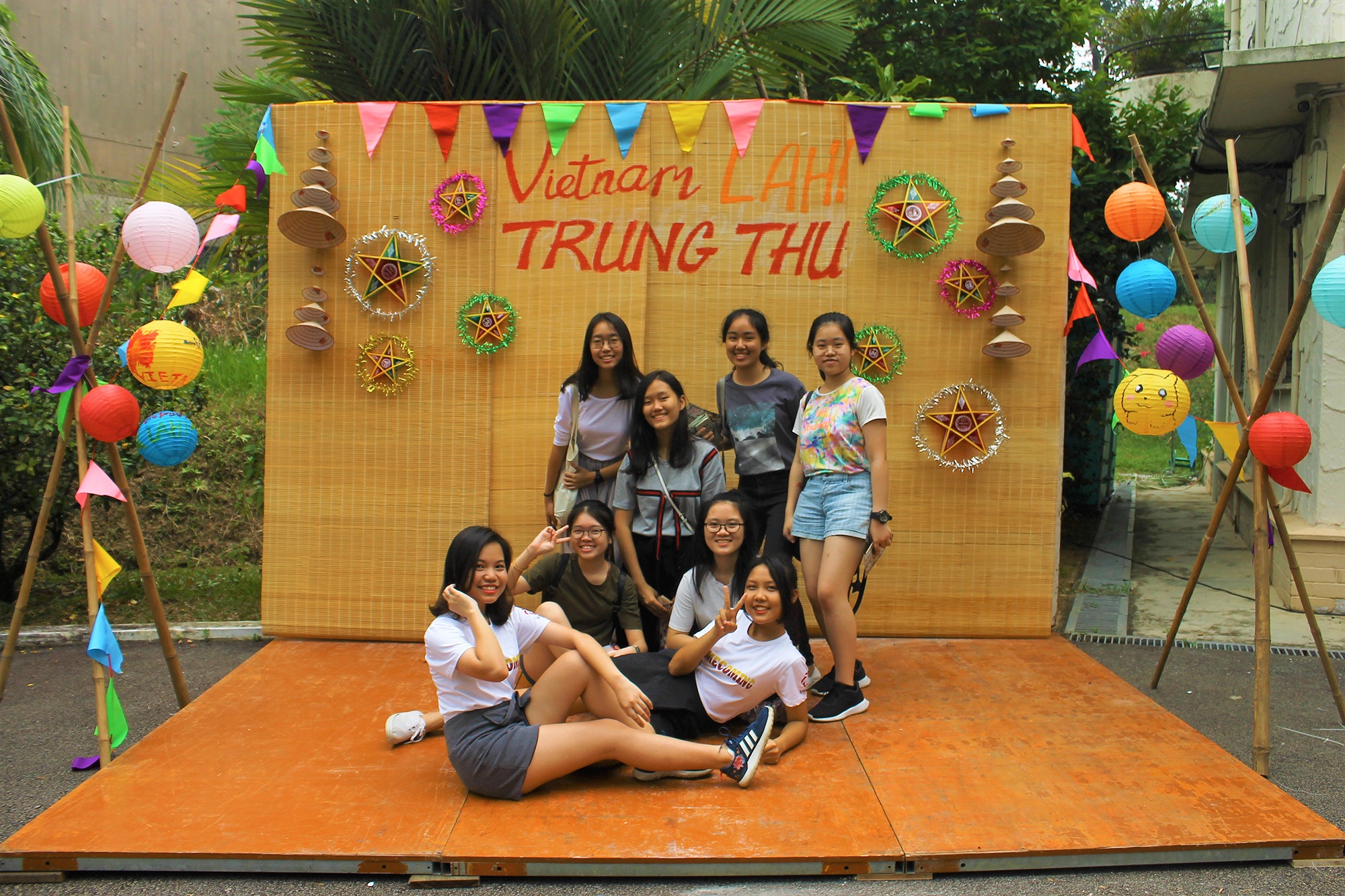 du hoc sinh di de tro ve anh 5