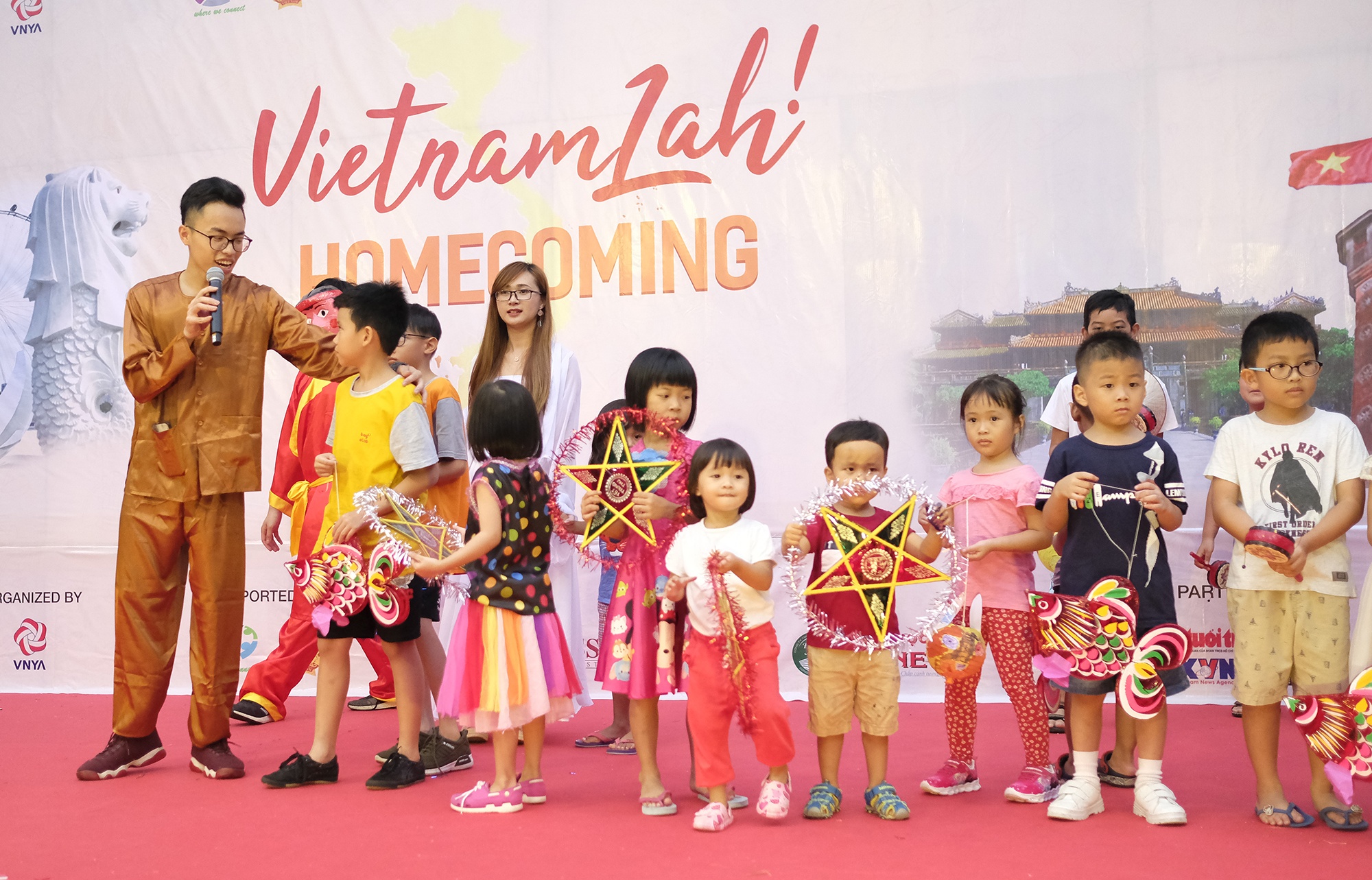 du hoc sinh di de tro ve anh 7