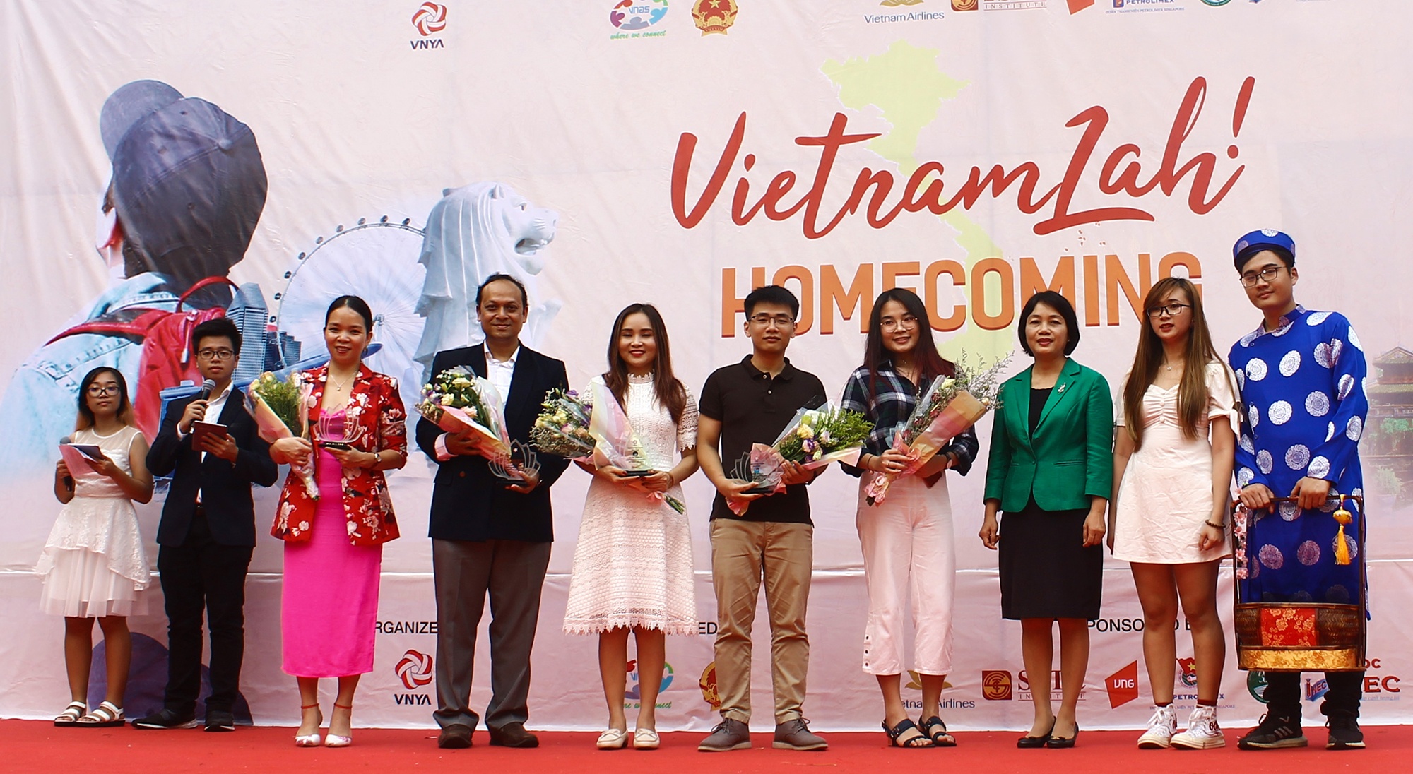 du hoc sinh di de tro ve anh 8