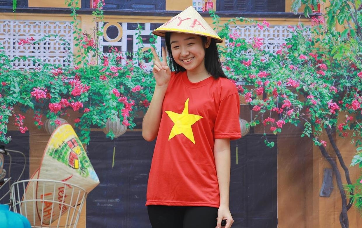 Tet Trung thu di de tro ve cua du hoc sinh Viet Nam tai Singapore hinh anh