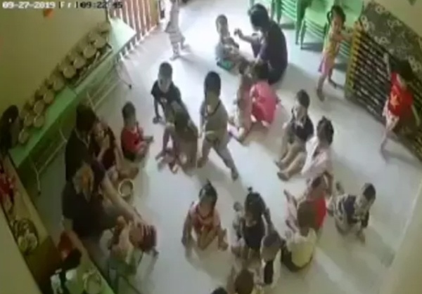 Co giao vat ngua tre ep an anh 1