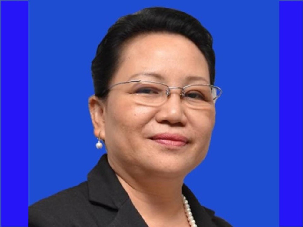 giáo viên dập ghim vào tai học sinh ảnh 1 giao vien dap ghim vao tai hoc sinh anh 1