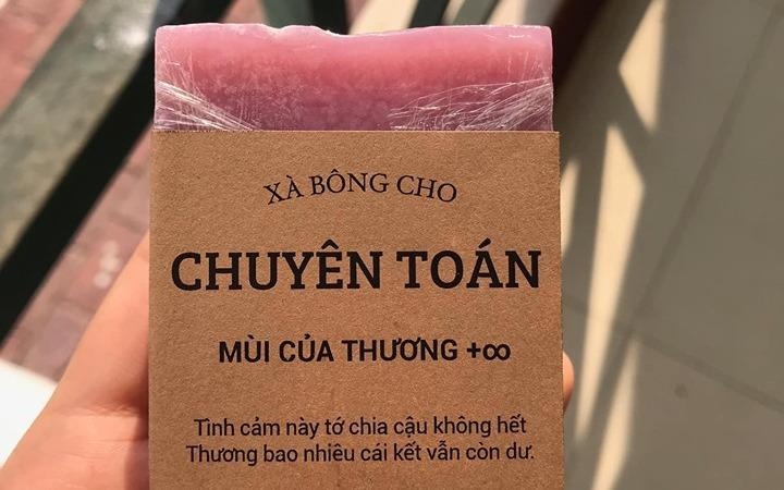 Hoc sinh truong chuyen ban xa bong gan voi tung mon hoc hinh anh