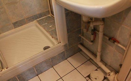 Giao vien mam non ep tre an 3 bua moi ngay trong nha ve sinh hinh anh